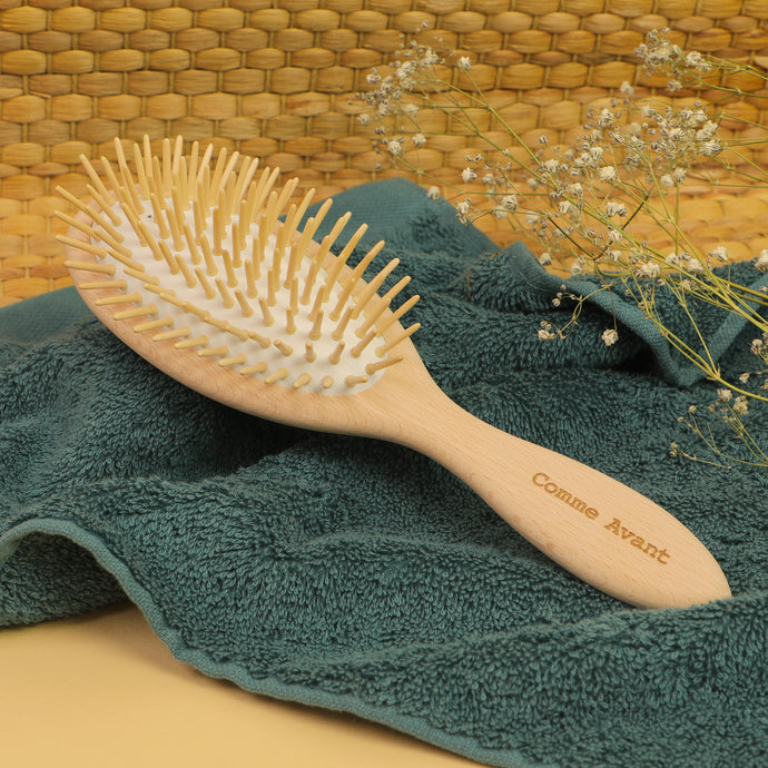 Comment nettoyer sa brosse à cheveux en bois ?