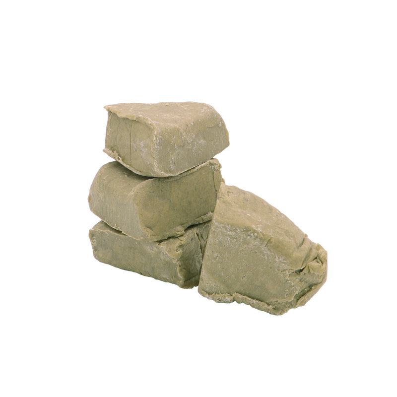 Chutes de shampoing enrichi en huile de brocoli