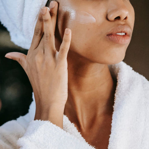 Conseils pratiques pour hydrater efficacement la peau