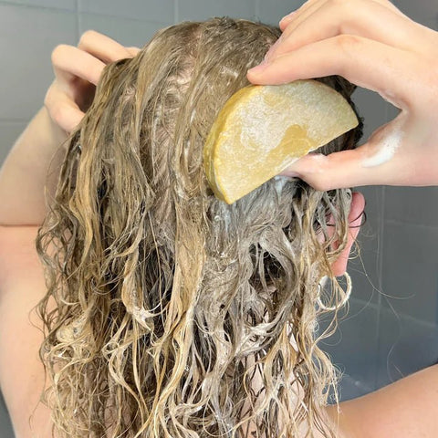 L'éffet du shampoing solide sur l'hydratation des cheveux
