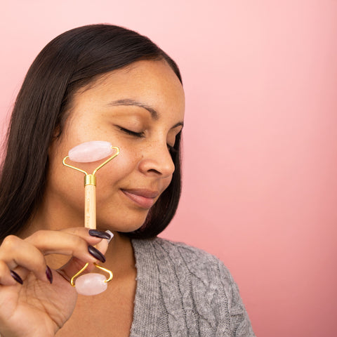 Comment utiliser un rouleau visage en quartz rose ?