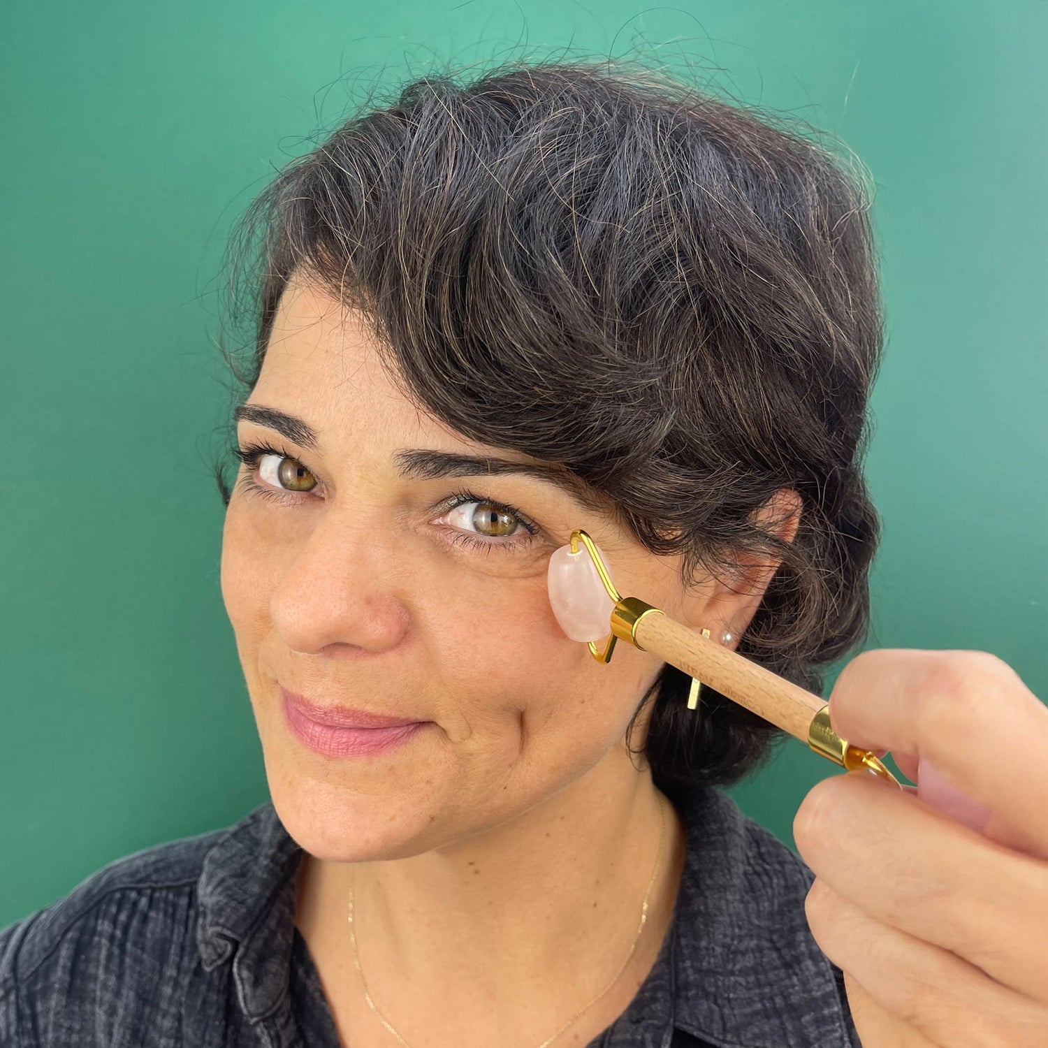 Rouleau visage en quartz rose