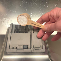 Utilisation de la cuillère doseuse avec la lessive et poudre lave-vaisselle comme avant