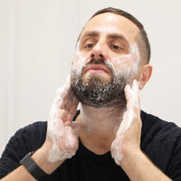 Savon de rasage utilisation sur le visage