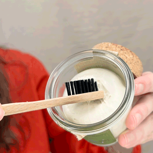 Dentifrice en pâte à la menthe - Version 1